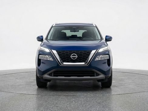 Used 2025 Nissan Rogue SV AWD/4WD image 2