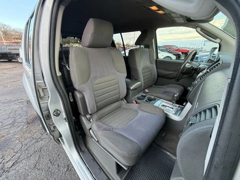 Used 2010 Nissan Pathfinder SE w/ SE Premium Journey Pkg image 8