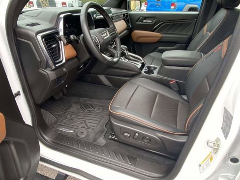 Used 2023 GMC Canyon AT4 w/ AT4 Premium Package image 12
