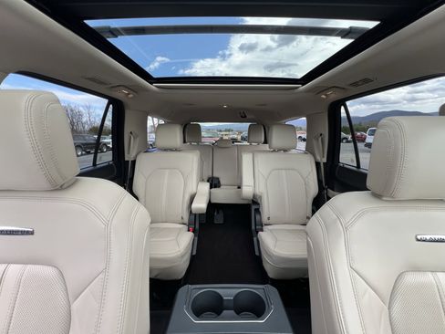 Used 2023 Ford Expedition Platinum image 15