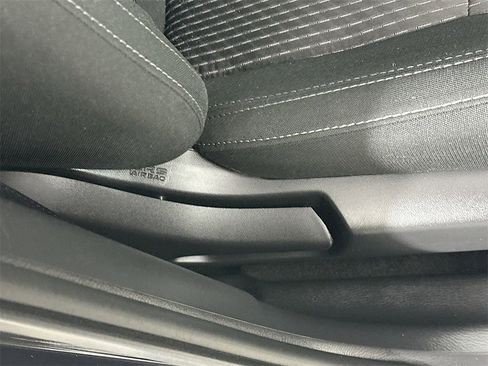 Used 2024 Mitsubishi Outlander ES image 22