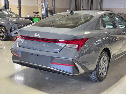 New 2026 Hyundai Elantra Blue image 11