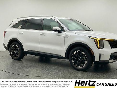Used 2024 Kia Sorento S image 1