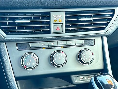 Used 2024 Volkswagen Jetta S image 33