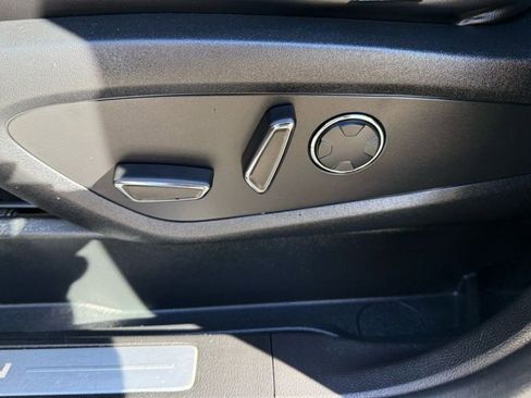 Used 2018 Lincoln MKC Reserve w/ Lincoln MKC Climate Package image 17