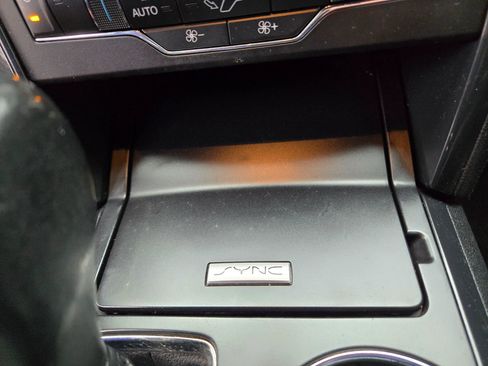 Used 2019 Ford Explorer XLT w/ Equipment Group 202A AWD/4WD image 47