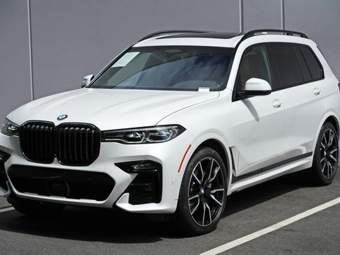 Used 2022 BMW X7 xDrive40i w/ M Sport Package AWD/4WD image 50