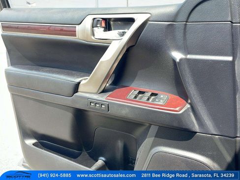 Used 2019 Lexus GX 460 image 32