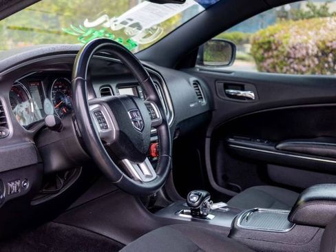 Used 2013 Dodge Charger SE w/ Sport Appearance Group image 32