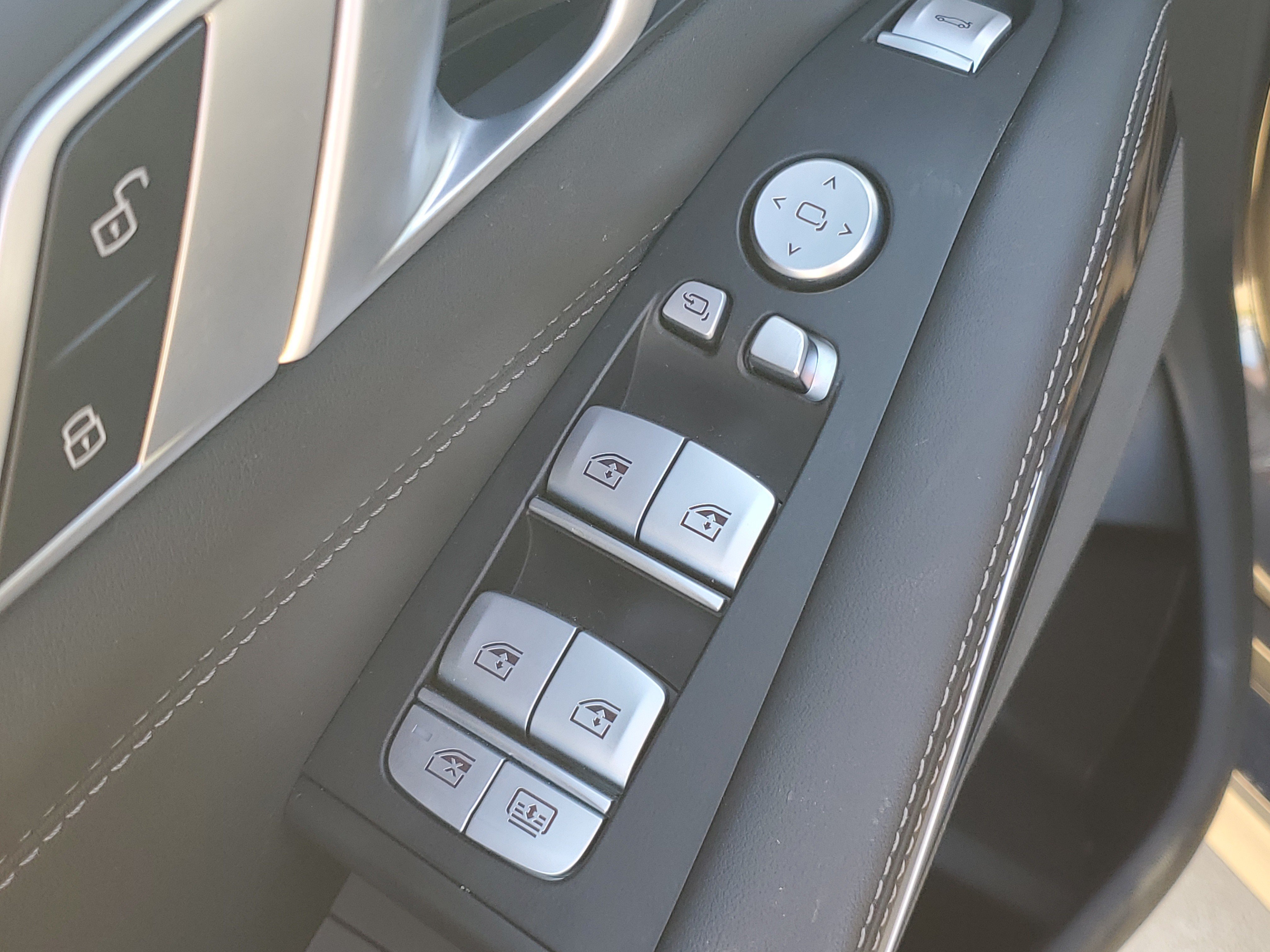 Used 2025 BMW X7 M60i AWD/4WD image 14