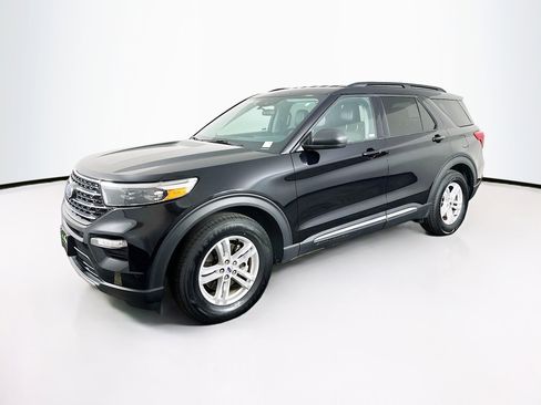 Used 2024 Ford Explorer XLT w/ Equipment Group 202A image 3