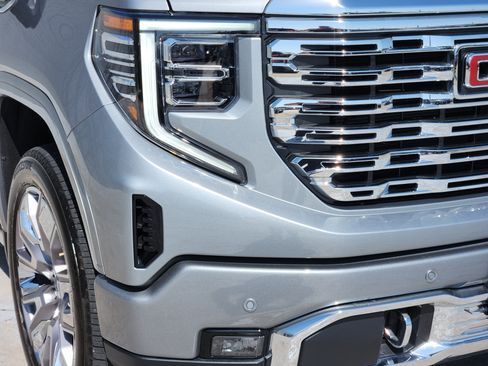 Used 2025 GMC Sierra 1500 Denali w/ Denali Reserve Package AWD/4WD image 10