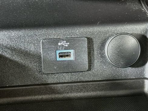 Used 2017 Ford Fusion SE FWD image 16