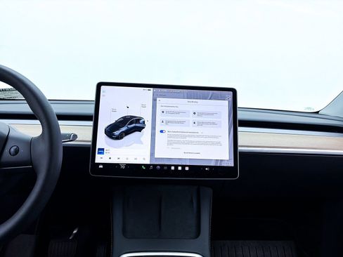 Used 2024 Tesla Model Y Long Range image 7