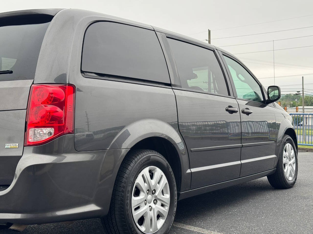 Used 2017 Dodge Grand Caravan SE FWD image 47