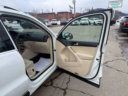 Used 2016 Volkswagen Tiguan SE image 50