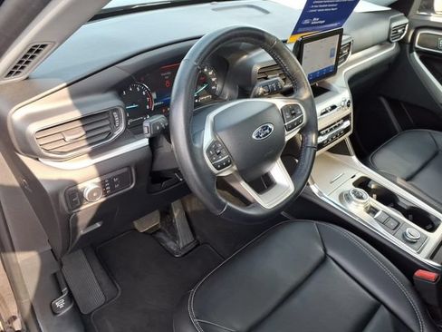Certified 2022 Ford Explorer XLT w/ Equipment Group 202A AWD/4WD image 17