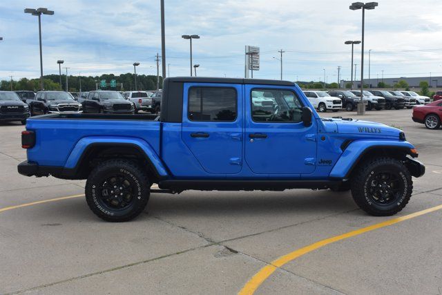 Used 2025 Jeep Gladiator Sport AWD/4WD image 4