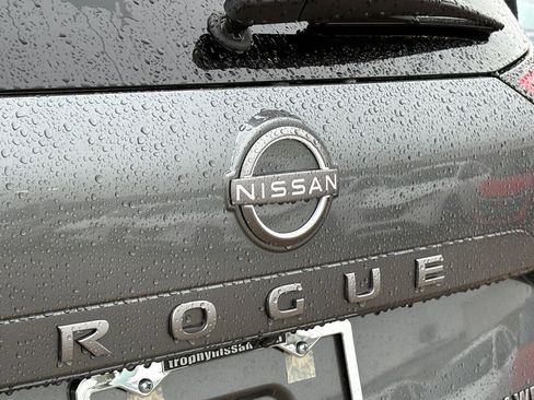 Used 2026 Nissan Rogue SV AWD/4WD image 8
