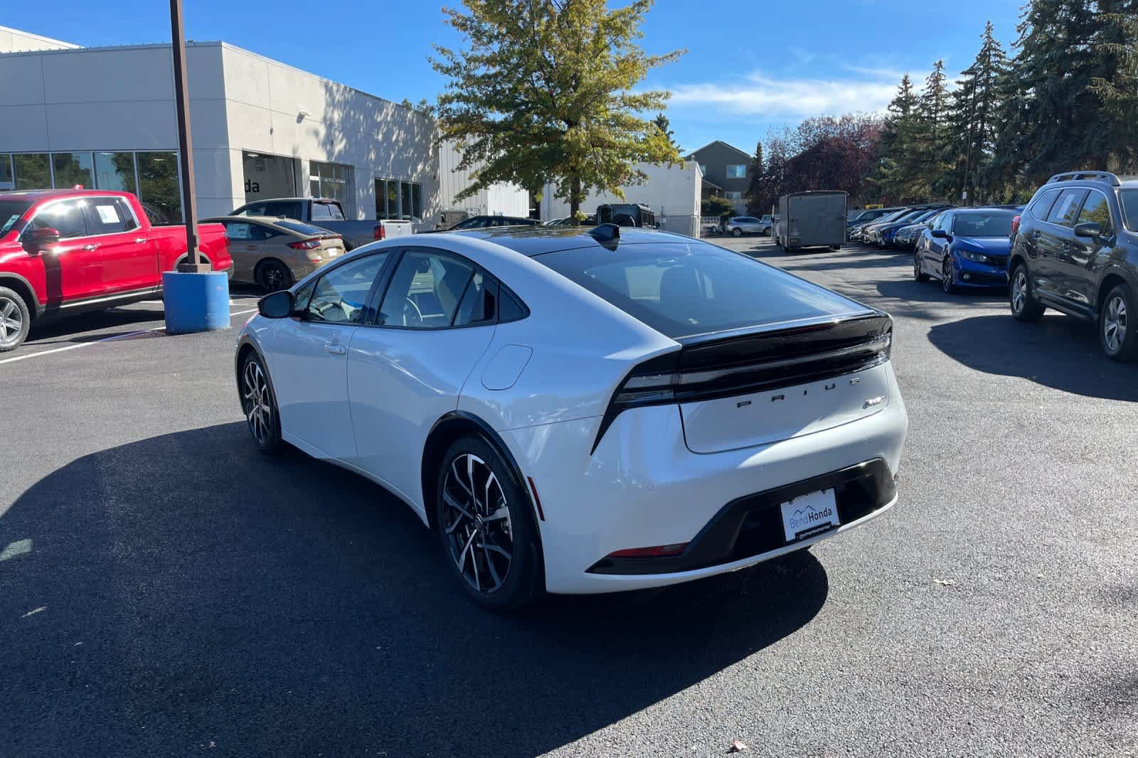 Used 2025 Toyota Prius Plug-In Hybrid FWD image 3