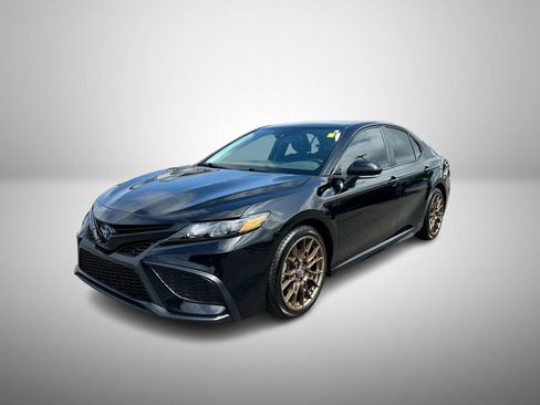 Used 2023 Toyota Camry SE w/ Convenience Package FWD image 2