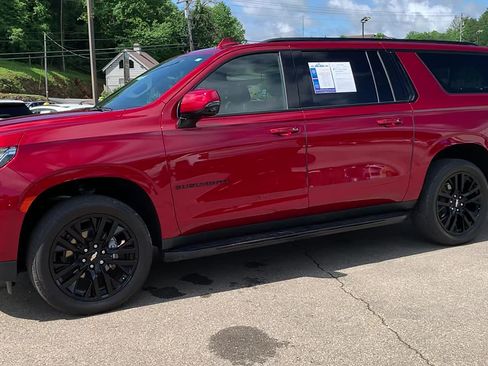 Used 2024 Chevrolet Suburban RST w/ Luxury Package RWD image 8