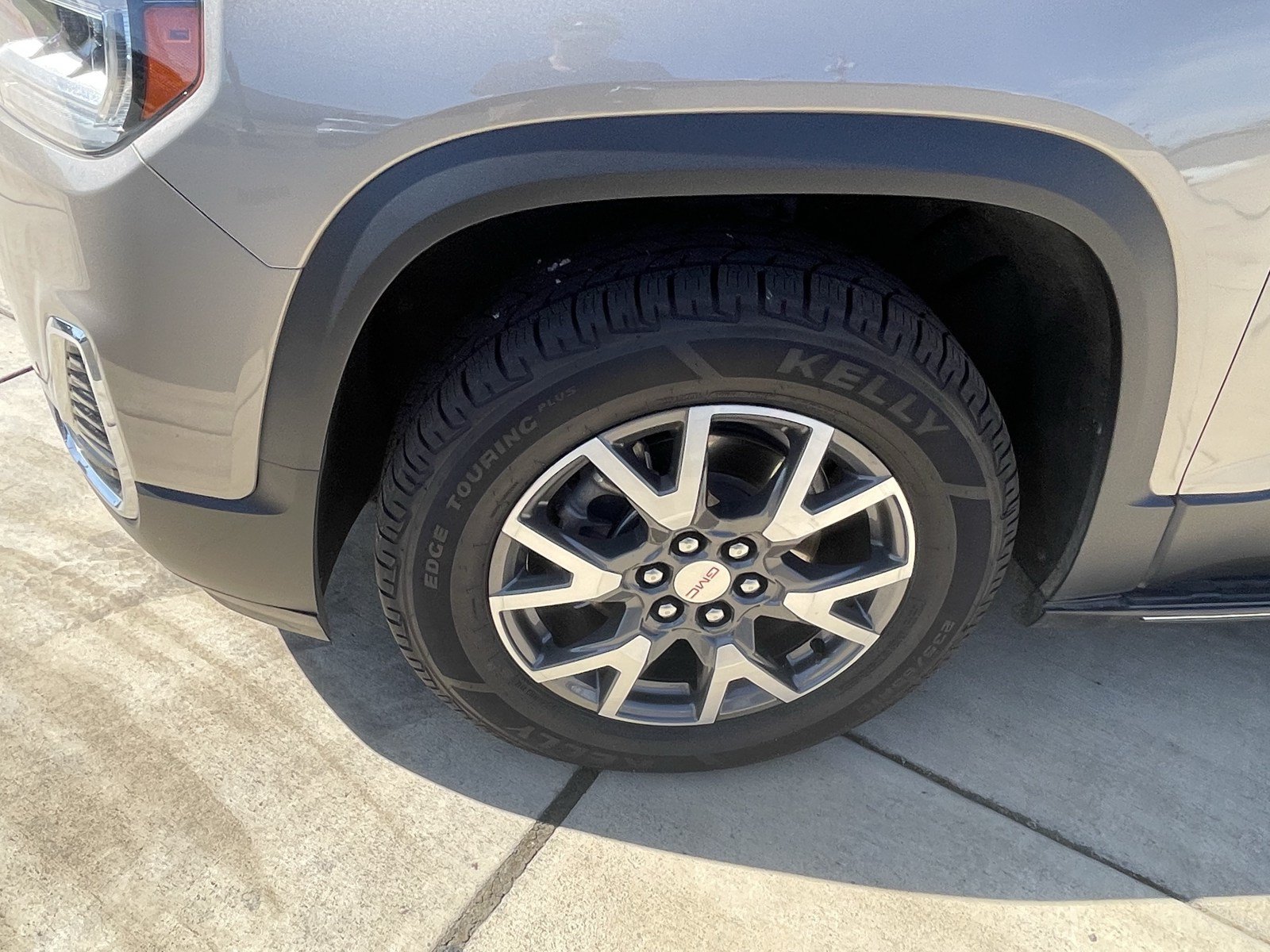 Used 2023 GMC Acadia SLE w/ Driver Convenience Package AWD/4WD image 9