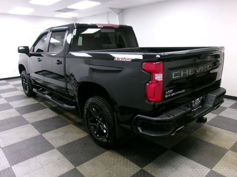 Used 2021 Chevrolet Silverado 1500 LT Trail Boss w/ Convenience Package II AWD/4WD image 2