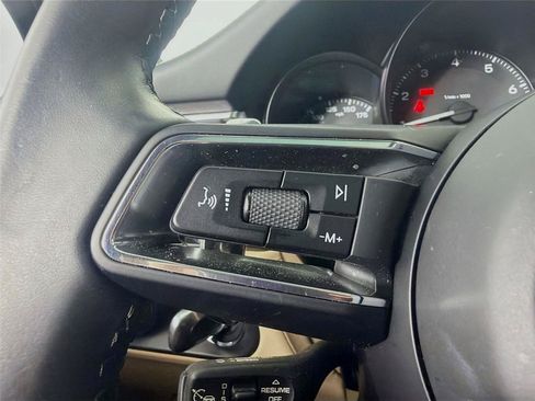 Certified 2023 Porsche Macan Turbo AWD/4WD image 11