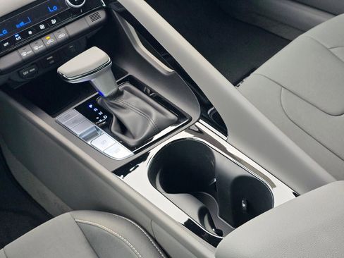 New 2025 Hyundai Elantra SEL image 15