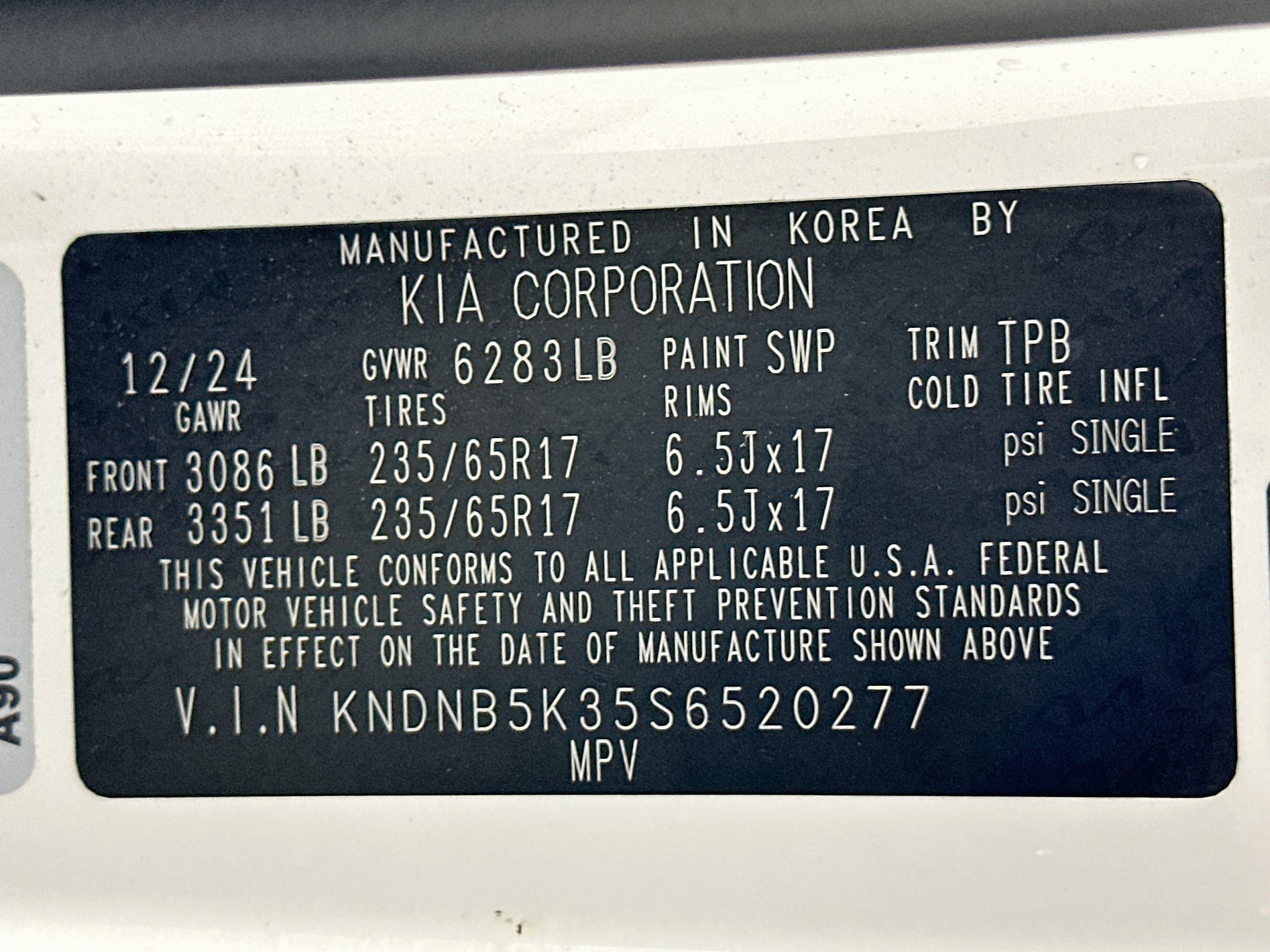 Used 2025 Kia Carnival FWD image 12