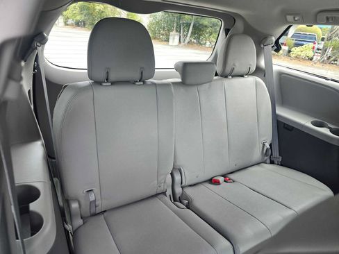 Used 2017 Toyota Sienna XLE w/ XLE Navigation Package FWD image 13