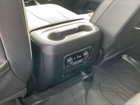 Used 2025 Chevrolet Suburban RST w/ Comfort Package image 10