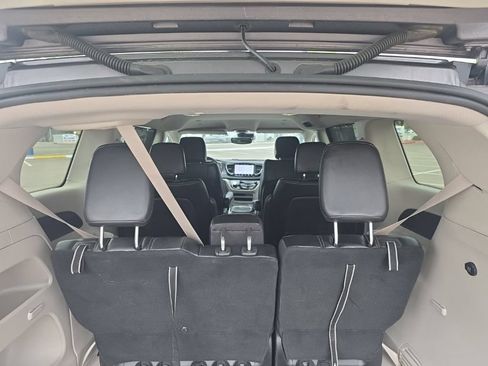 Used 2023 Chrysler Pacifica Touring-L FWD image 24