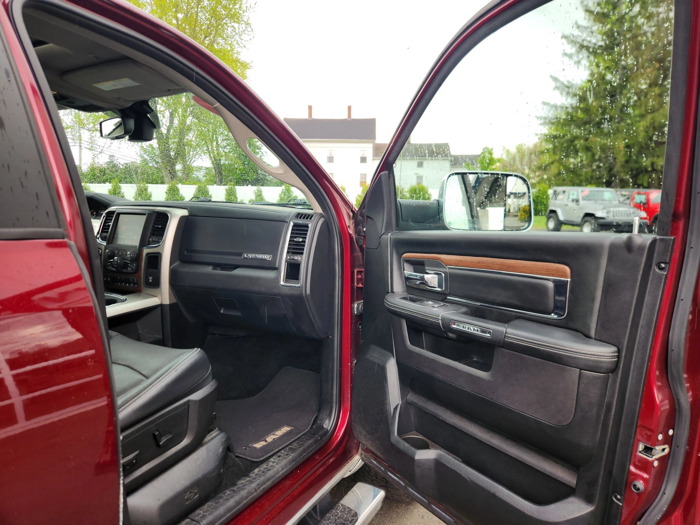 Used 2017 RAM 1500 Laramie w/ Convenience Group AWD/4WD image 45