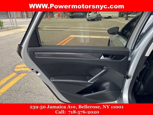 Used 2020 Volkswagen Passat 2.0T R-Line image 21