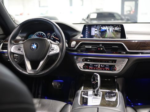 Used 2019 BMW 750i xDrive w/ Executive Package AWD/4WD image 33