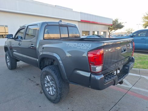 Used 2016 Toyota Tacoma TRD Sport w/ Towing Package image 4