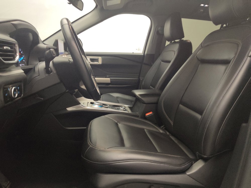 Used 2023 Ford Explorer XLT w/ Equipment Group 202A AWD/4WD image 17