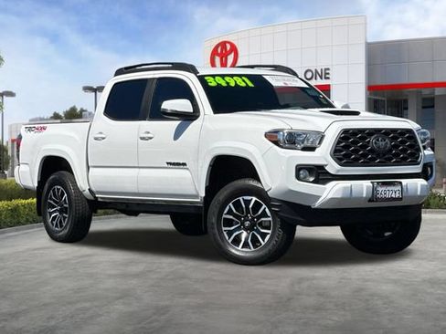 Certified 2020 Toyota Tacoma TRD Sport w/ Technology Package AWD/4WD image 2