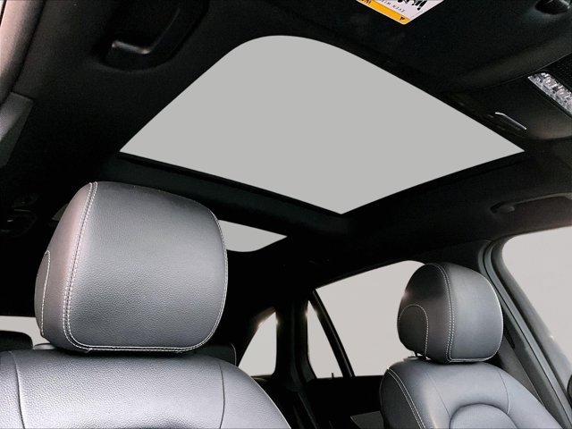 Used 2022 Mercedes-Benz GLC 300 image 17