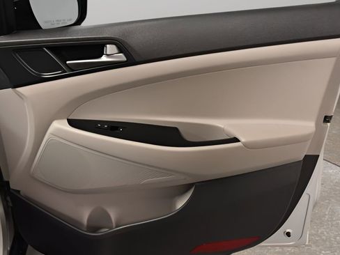 Used 2018 Hyundai Tucson SE image 14