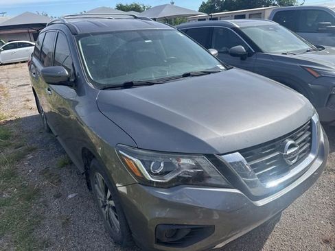 Used 2019 Nissan Pathfinder S FWD image 3