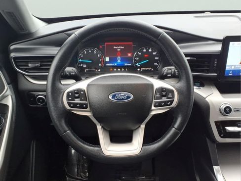 Used 2023 Ford Explorer XLT w/ Equipment Group 202A AWD/4WD image 19