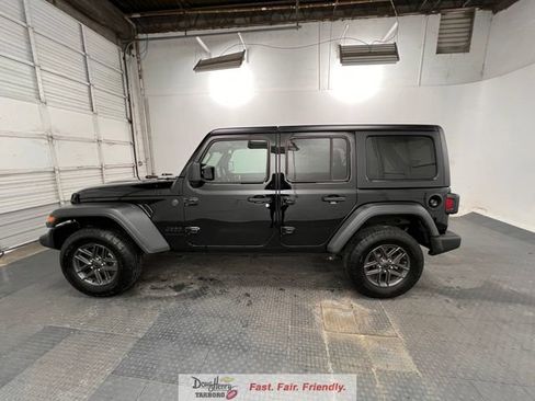 Used 2025 Jeep Wrangler Unlimited Sport AWD/4WD image 6