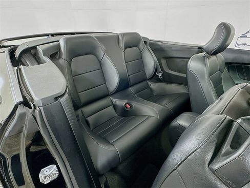 Used 2016 Ford Mustang GT Premium image 30