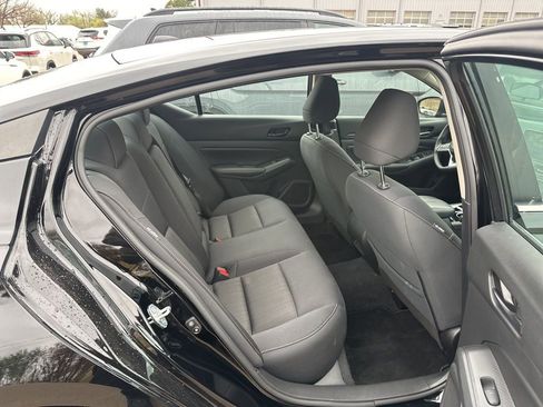 Used 2024 Nissan Altima 2.5 SV image 18