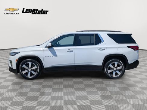 Used 2023 Chevrolet Traverse LT w/ LT Premium Package image 2