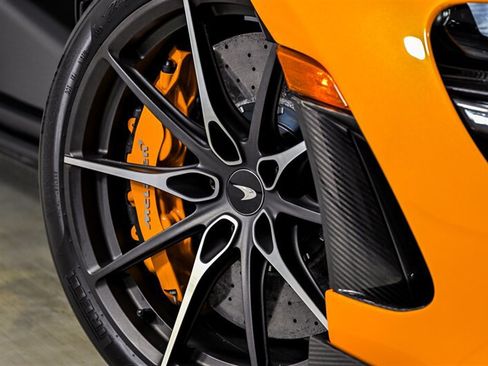 Used 2021 McLaren 765LT RWD image 4