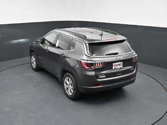 Used 2024 Jeep Compass Latitude AWD/4WD image 34